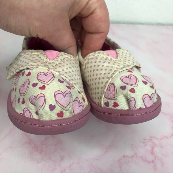Toms shoes Valentines collection pink hearts & polka dots slip on size 5 infant - Picture 3 of 10